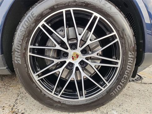 Used 2024 Porsche Cayenne image 11