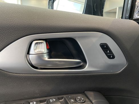 New 2026 Chrysler Pacifica Limited w/ Uconnect Theater Family Group FWD image 14