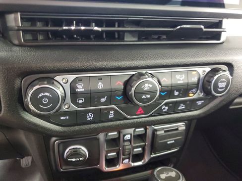 Used 2026 Jeep Wrangler Sport S image 19