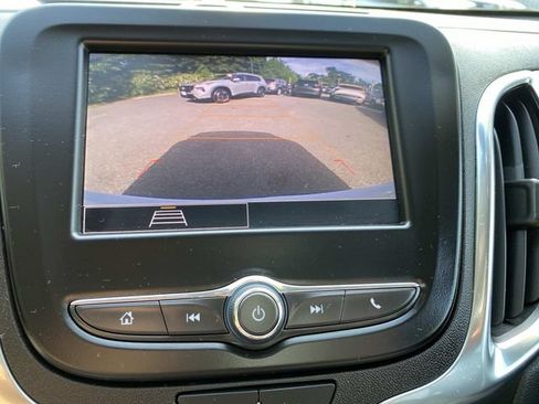 Used 2024 Chevrolet Equinox LT FWD image 9