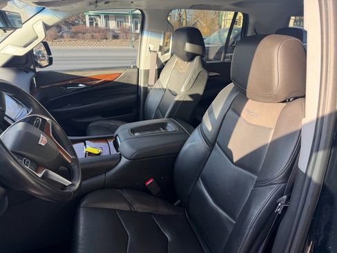 Used 2017 Cadillac Escalade Luxury AWD/4WD image 15
