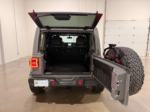 Used 2020 Jeep Wrangler Unlimited Sahara AWD/4WD image 9