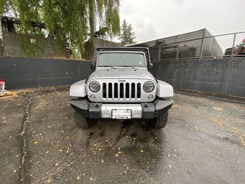 Used 2014 Jeep Wrangler Sahara AWD/4WD image 9