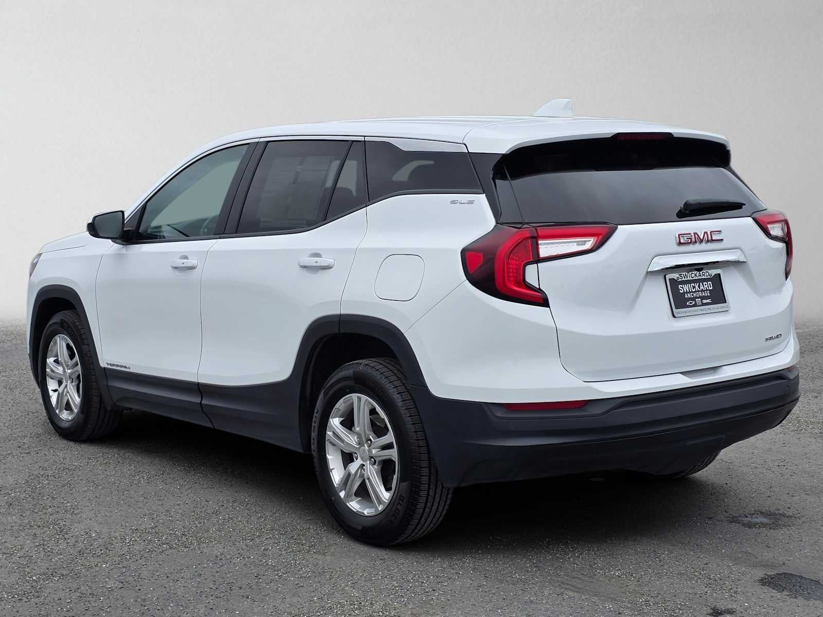 Used 2024 GMC Terrain SLE AWD/4WD image 5