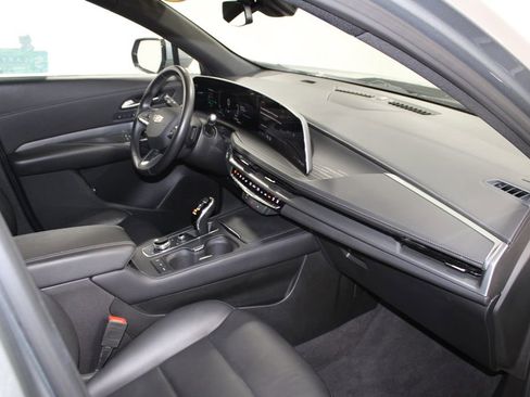 Used 2024 Cadillac XT4 Premium Luxury image 27