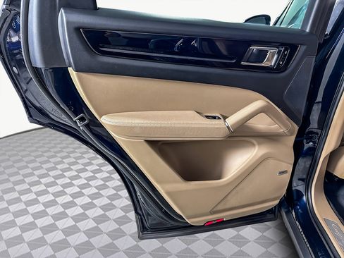 Used 2020 Porsche Cayenne image 24