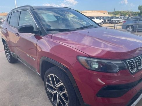 Used 2025 Jeep Compass Limited w/ Elite Group AWD/4WD image 4
