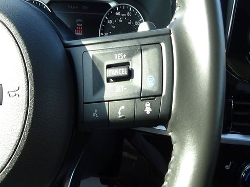 Used 2025 Nissan Pathfinder SV FWD image 21