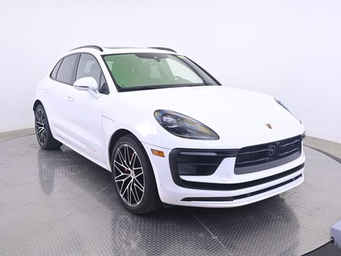 Certified 2024 Porsche Macan S AWD/4WD image 9