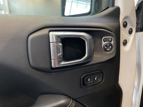 Used 2024 Jeep Wrangler Unlimited Sahara w/ Safety Group AWD/4WD image 15