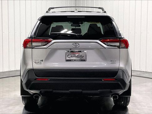 Used 2020 Toyota RAV4 XLE Premium AWD/4WD image 4