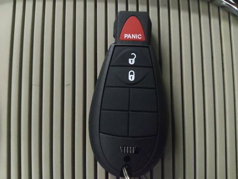 Used 2019 Dodge Grand Caravan SXT FWD image 32