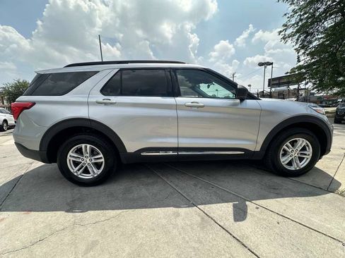 Used 2020 Ford Explorer XLT w/ Equipment Group 202A AWD/4WD image 4