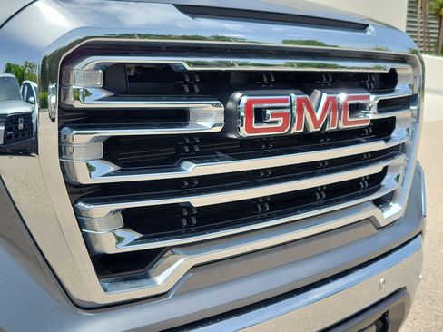 Used 2021 GMC Sierra 1500 SLT w/ SLT Premium Plus Package AWD/4WD image 17