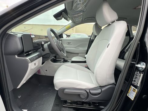 New 2026 Hyundai Kona SE image 13