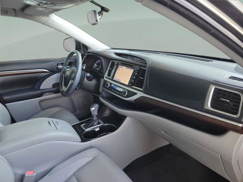 Used 2015 Toyota Highlander Limited image 12