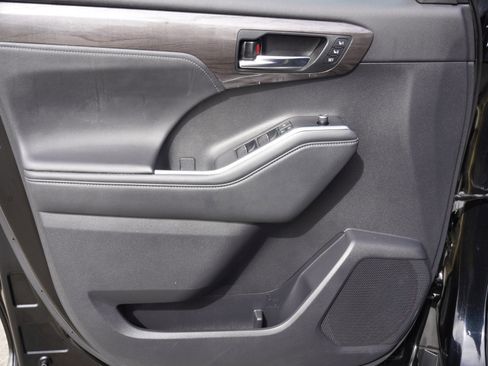 Used 2022 Toyota Highlander Limited image 21