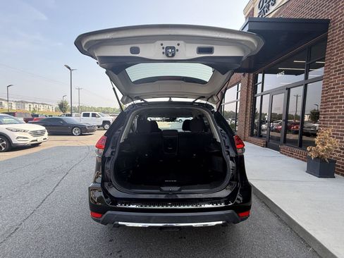 Used 2020 Nissan Rogue S w/ Special Edition Package FWD image 12