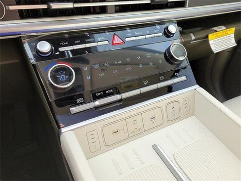 New 2025 Hyundai Santa Fe Calligraphy image 10