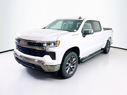 Used 2024 Chevrolet Silverado 1500 LT image 3
