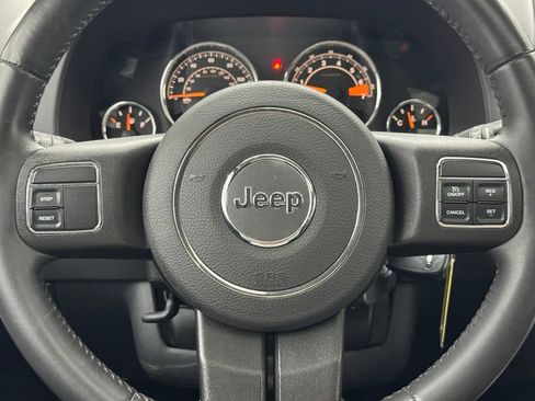 Used 2014 Jeep Compass Latitude w/ Sun/Sound Group AWD/4WD image 19