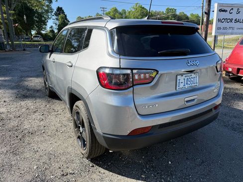 Used 2022 Jeep Compass Latitude w/ Convenience Group AWD/4WD image 11