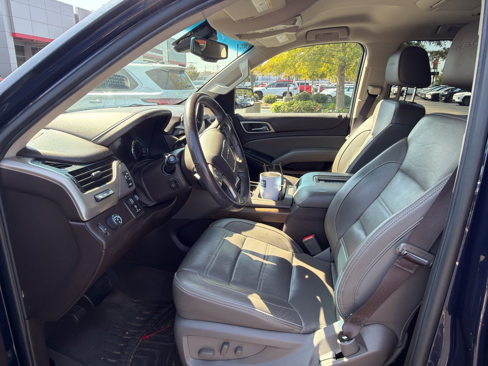 Used 2018 GMC Yukon Denali w/ Enhanced Security Package RWD image 2