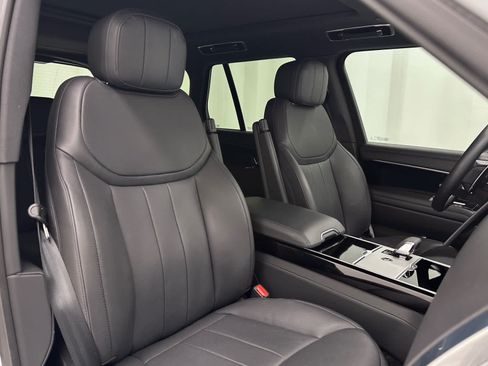 Used 2025 Land Rover Range Rover SE AWD/4WD image 18