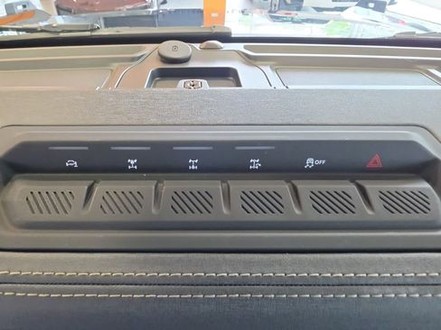 Used 2025 Ford Bronco Badlands w/ Sasquatch Package AWD/4WD image 25