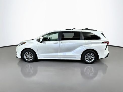 Used 2023 Toyota Sienna XLE AWD/4WD image 3