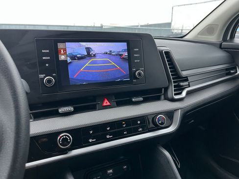 Used 2025 Kia Sportage LX image 21