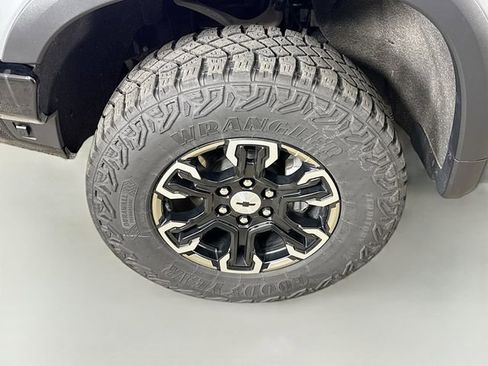 Used 2024 Chevrolet Silverado 1500 ZR2 w/ Technology Package AWD/4WD image 31