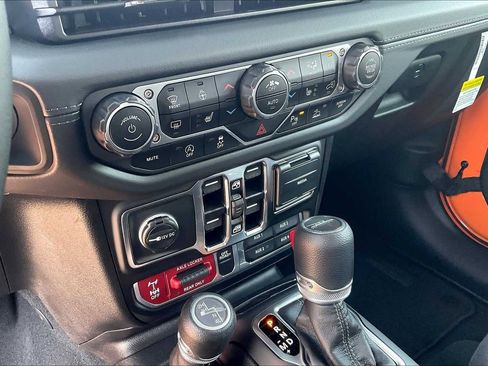 New 2025 Jeep Gladiator Mojave w/ Safety Group image 17