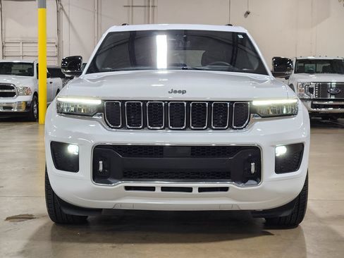 Used 2023 Jeep Grand Cherokee Overland w/ Luxury Tech Group IV AWD/4WD image 2