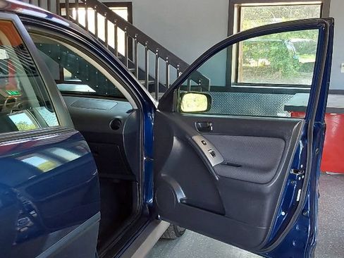 Used 2005 Pontiac Vibe w/ Power Group Value Package FWD image 14