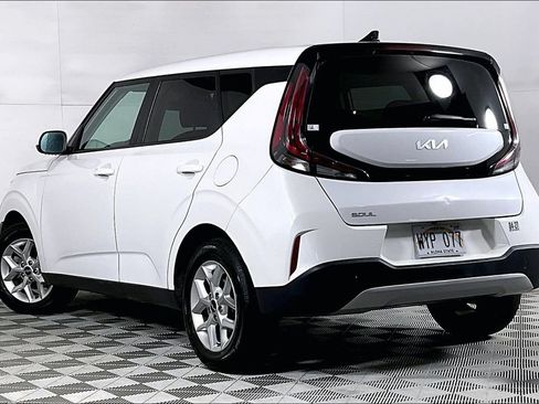 Used 2024 Kia Soul LX w/ Option Group 015 FWD image 13