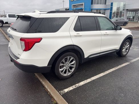 Used 2022 Ford Explorer XLT w/ Equipment Group 202A image 7