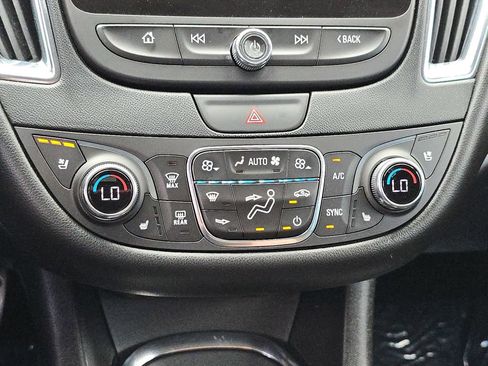 Used 2016 Chevrolet Malibu Premier w/ Driver Confidence Package II FWD image 28