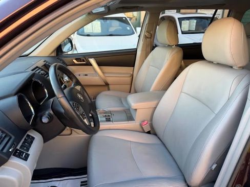 Used 2011 Toyota Highlander SE image 12