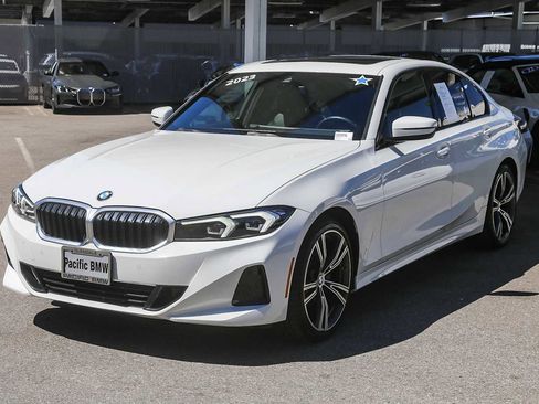 Certified 2023 BMW 330i 330i w/ Driving Assistance Package image 3