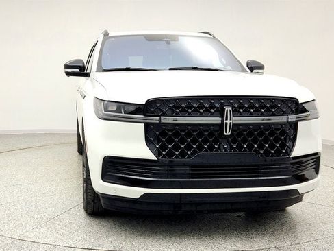 Used 2025 Lincoln Navigator Reserve w/ Jet Appearance Package image 2