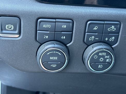 Used 2024 Chevrolet Silverado 1500 LT Trail Boss w/ LT Trail Boss Premium Package image 35