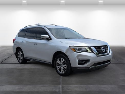 Used 2018 Nissan Pathfinder S FWD image 2