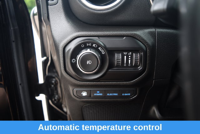 Used 2021 Jeep Wrangler Unlimited Sahara w/ Cold Weather Group AWD/4WD image 7