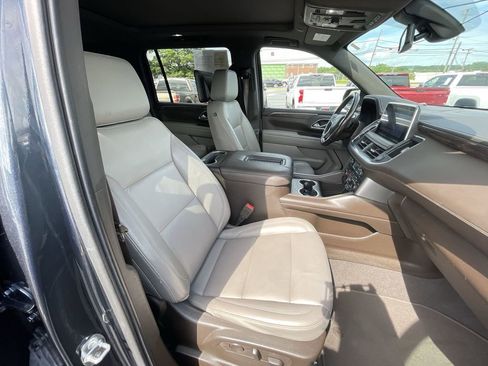 Used 2021 Chevrolet Suburban Z71 w/ Z71 Signature Package AWD/4WD image 29