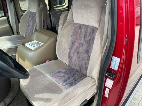 Used 1999 Ford E-150 and Econoline 150 image 25