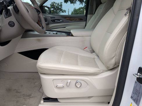 Used 2024 Cadillac Escalade Sport Platinum image 9