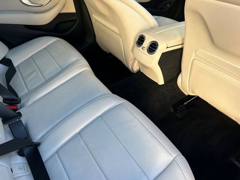 Used 2017 Mercedes-Benz E 300 4MATIC image 31