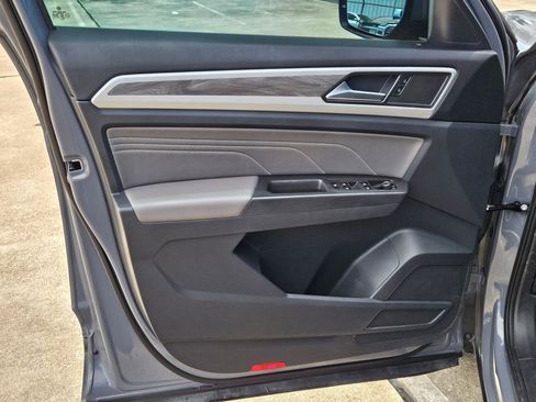 Used 2022 Volkswagen Atlas Cross Sport SE FWD image 14
