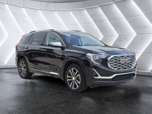 Used 2019 GMC Terrain Denali w/ Advanced Safety Package AWD/4WD image 2